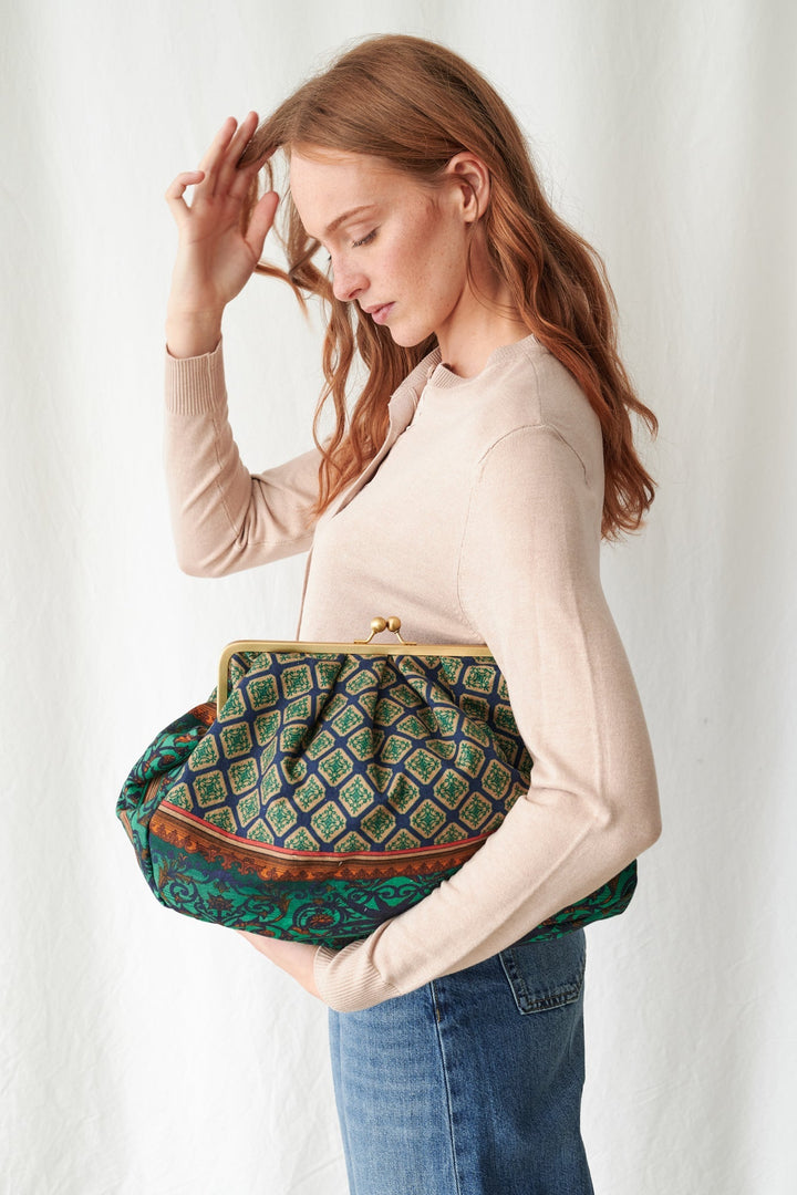Amulet Emerald Kiss Lock Clutch Bag - One Hundred Stars