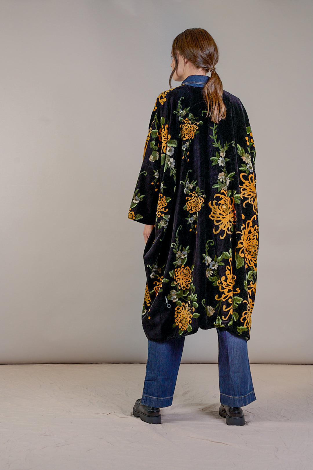 Chrysanthemum Black Velvet Grande Kimono