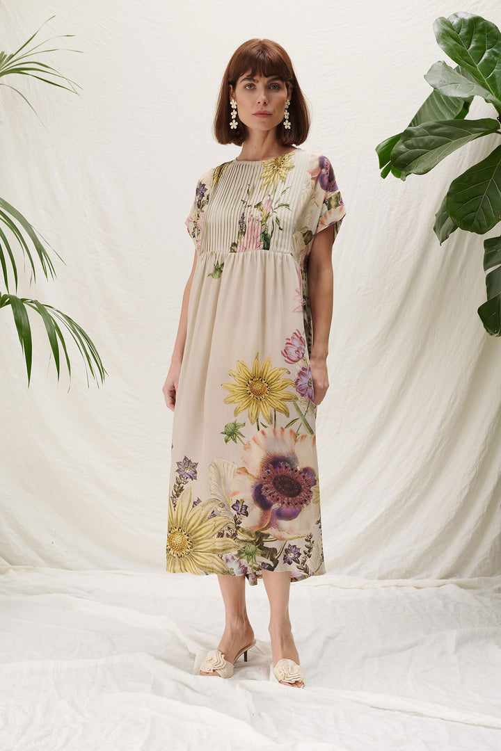 pretty daisy printed dress with graduated florals by one hundred stars