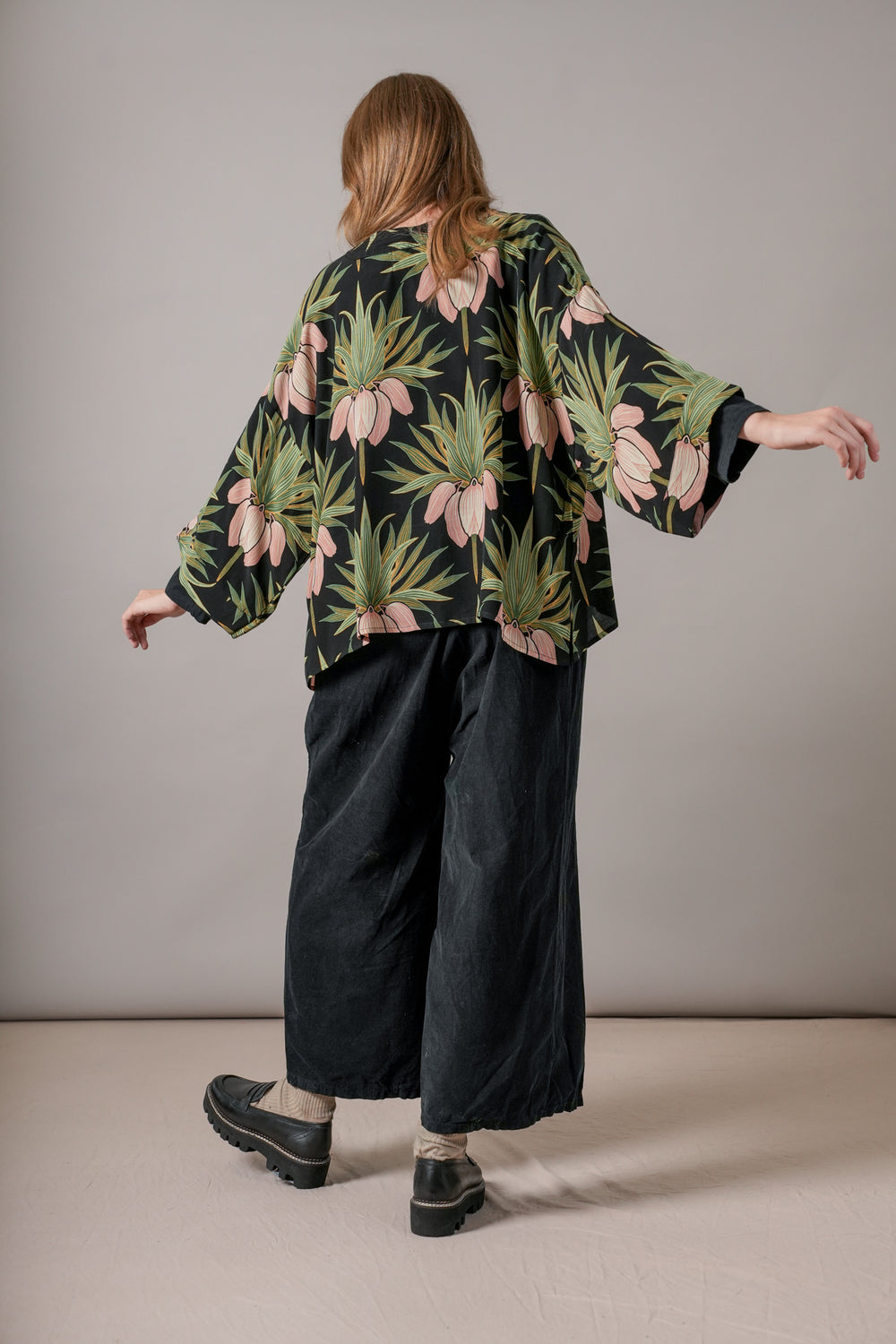 Deco Bud Black Crepe Kimono - One Hundred Stars