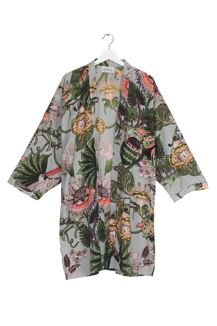 One Hundred Stars Eccentric Blooms collar kimono in Putty features prominent psychedelic florals and oversized seedpods making delicate use of neon greens and fluoro pinks teamed with a rich putty background.