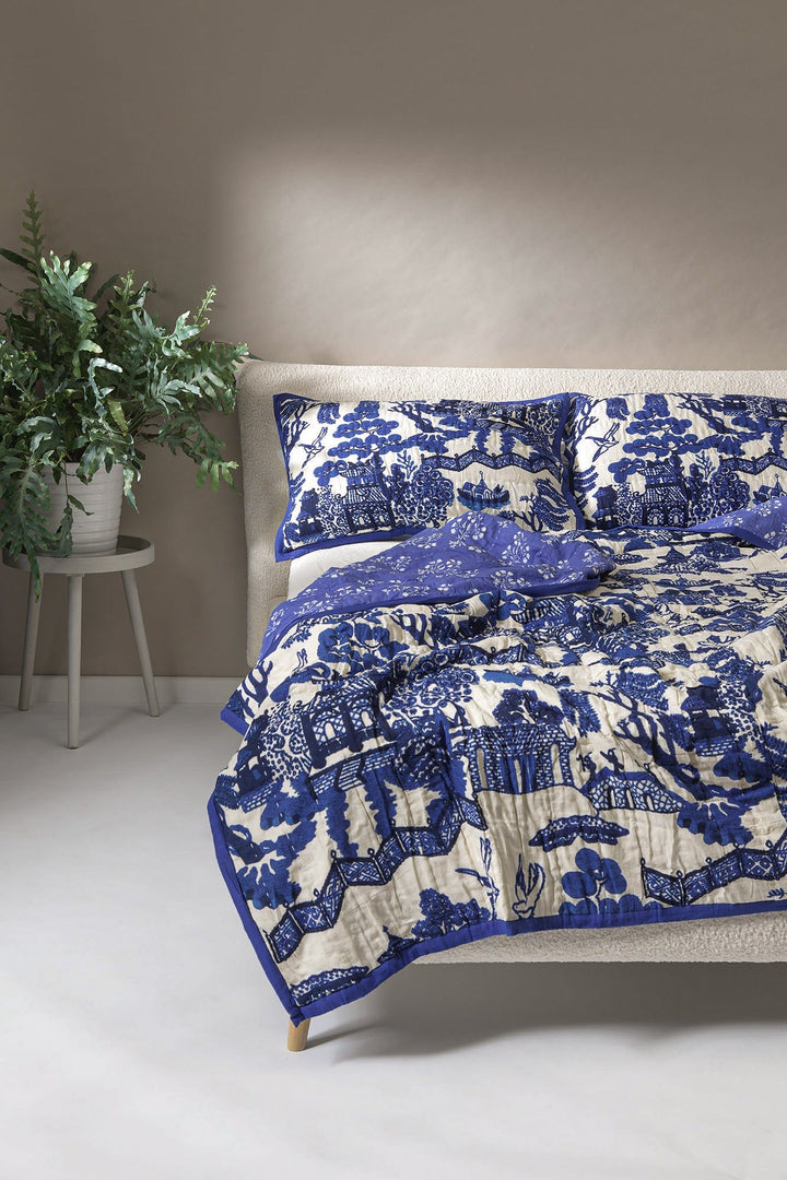 Giant Willow Blue Bedspread - One Hundred Stars
