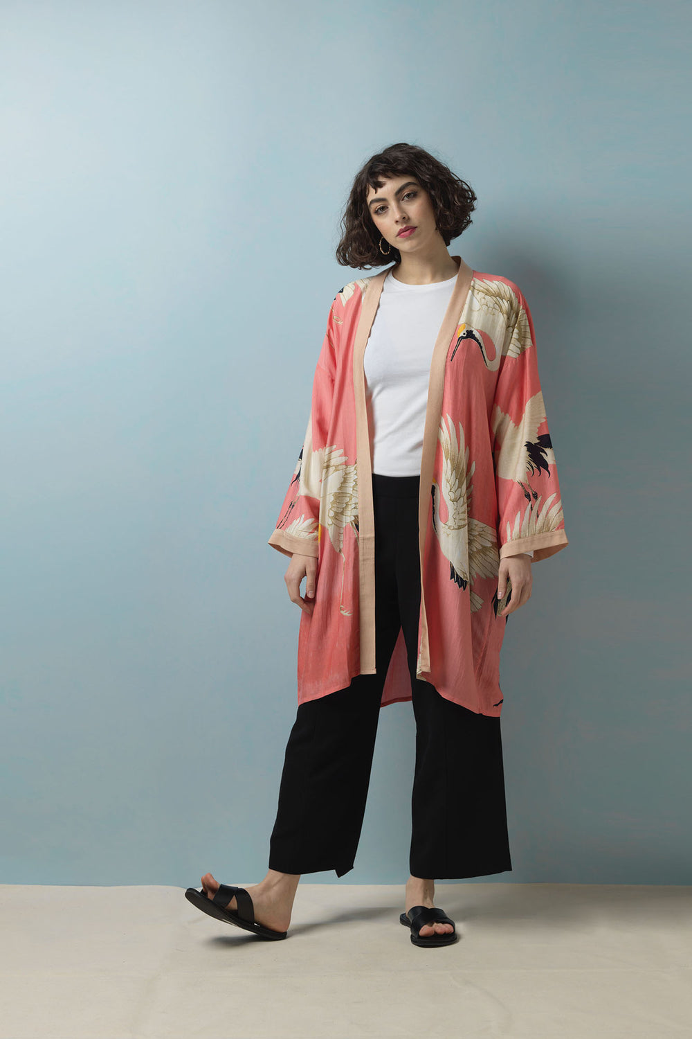 The One Hundred Stars Stork Lipstick Pink Collar Kimonos are great for laying over any outfit to add some colour to your wardrobe this season. Easily styled with a white shirt and black culottes, these kimonos are easy to wear. 