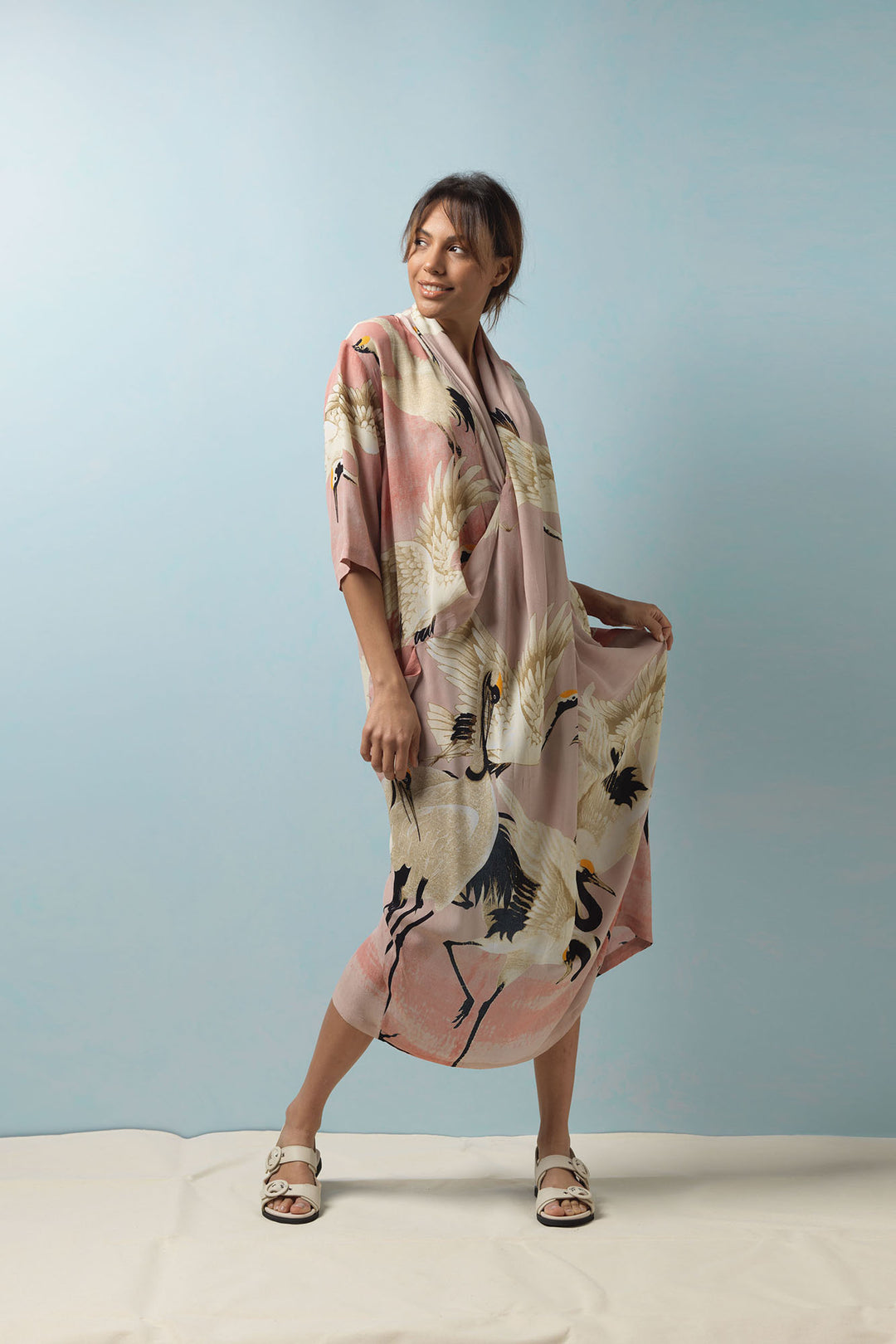 One Hundred Stars Stork Crane Plaster Pink Dress is a perfect summer holiday look, which can be paired with flat or heeled sandals this season for a stylish, luxurious outfit.